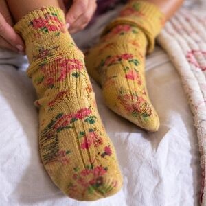 Magnolia Pearl Floral Lil' Dipper Socks In Narita